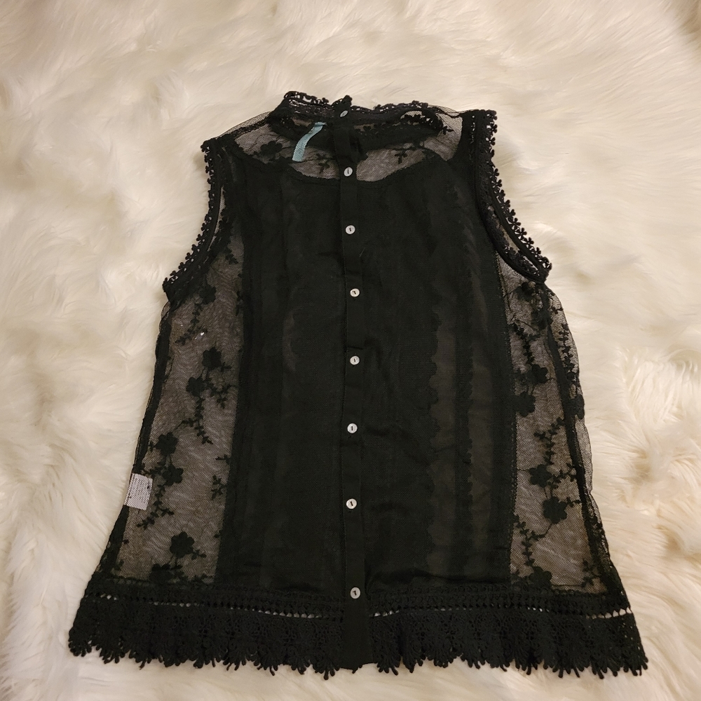 Women's lace sleeveless top